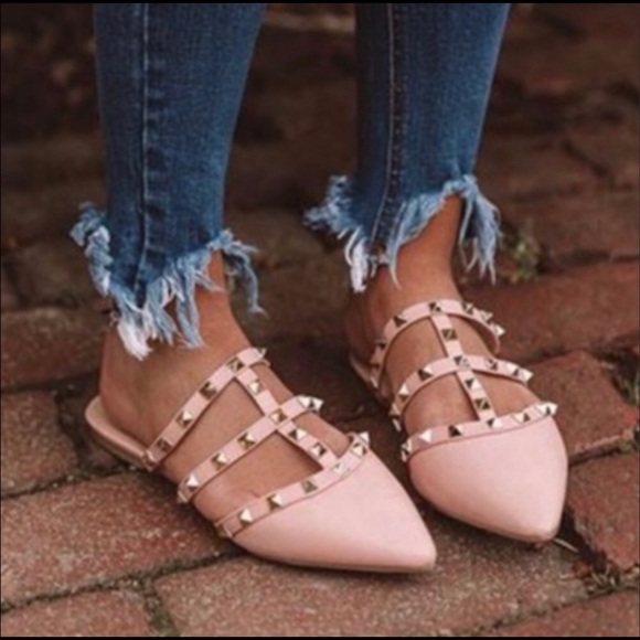Shoes - 🌷🌷 Light Blush Studded Flats 🌷🌷